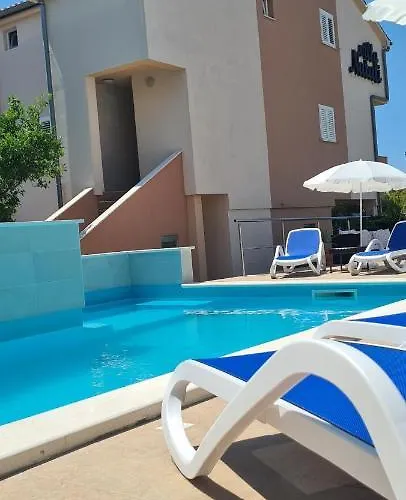 Natali - Heating Pool Trogir