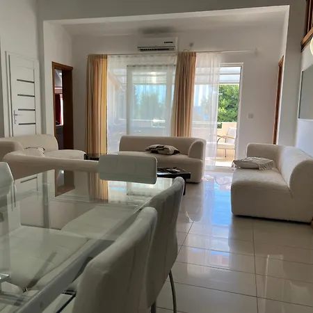 Natali - Heating Pool Apartment Trogir