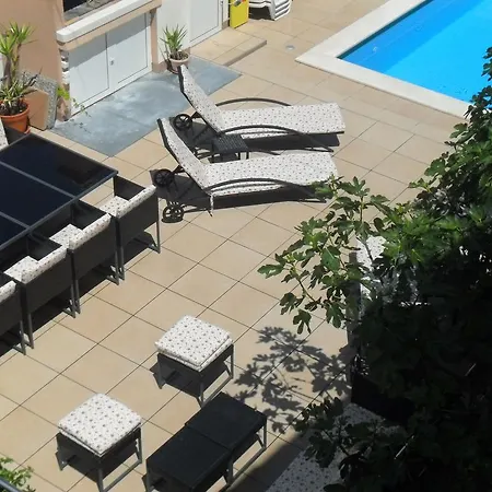 Natali - Heating Pool アパート *