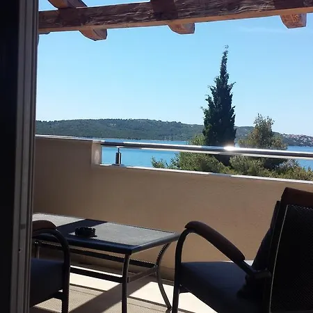 Natali - Heating Pool Apartmán Trogir