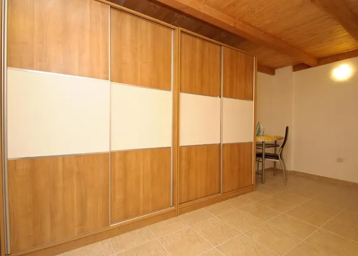 Natali - Heating Pool * トロギール