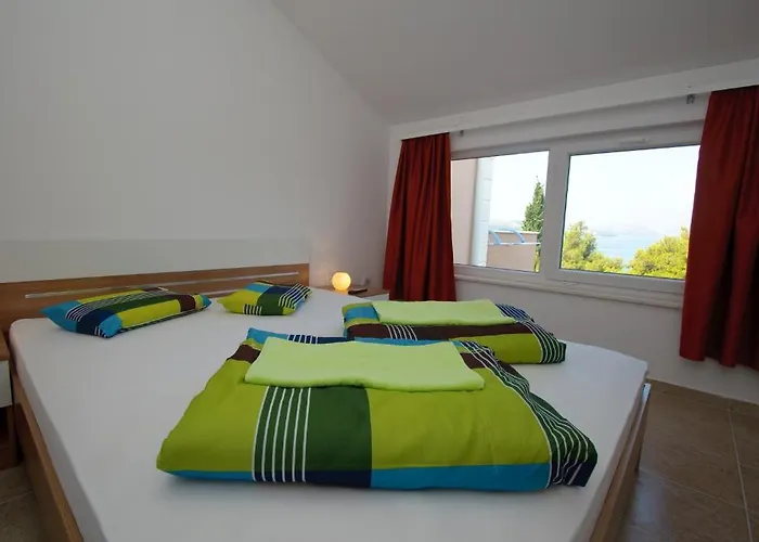 Natali - Heating Pool 特罗吉尔